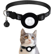 Reflective Cat Paw Print Collar close-up for dogs and cats by Pawszozo